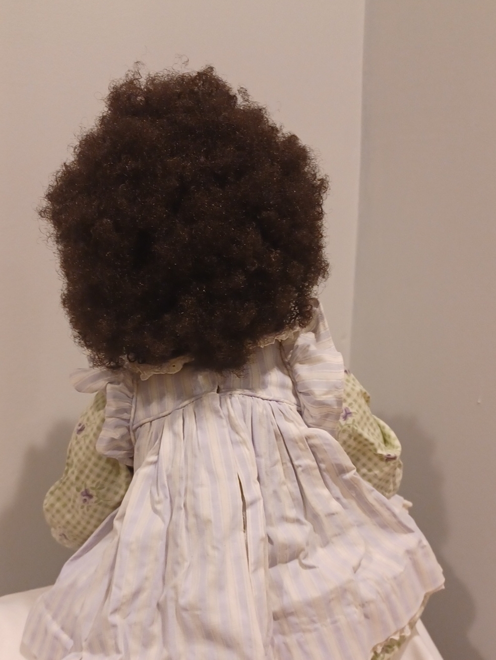 Lee Middleton Classic Brown Baby Doll with Curly Hair - Picture 7 of 8